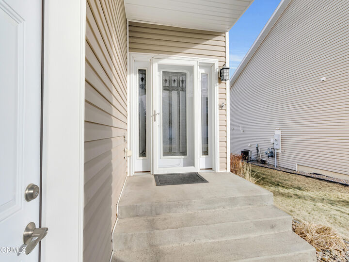 Property Photo: 1739 Calgary Loop ND 58503