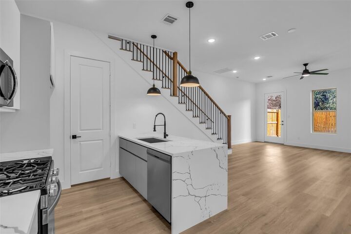 Property Photo:  1506 Griffin Street  TX 77009 