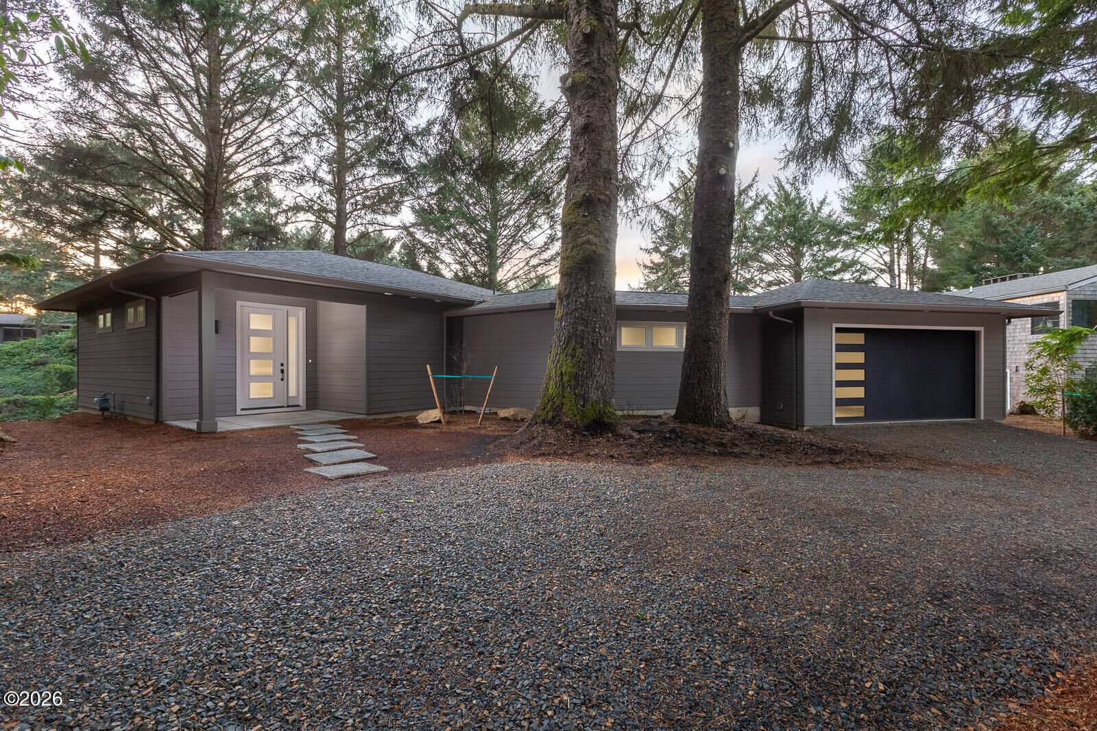 Property Photo: 105 W Bay Point Rd Road OR 97388