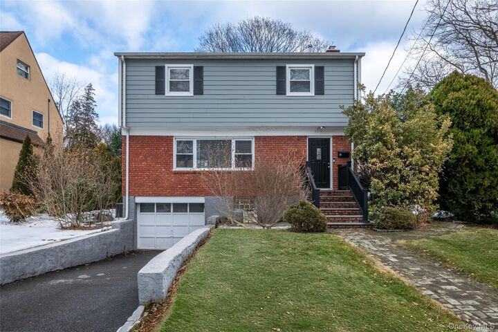 Property Photo:  29 Oakdale Avenue  NY 10801 