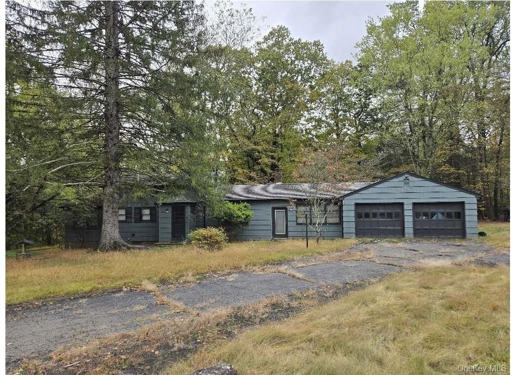 Property Photo:  3 Edgebrook Lane  NY 10952 