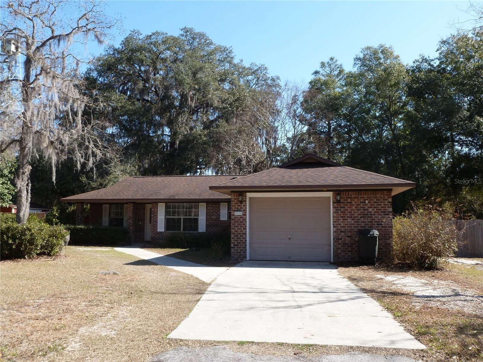 Property Photo: 5935 SE 230th Terrace FL 32640