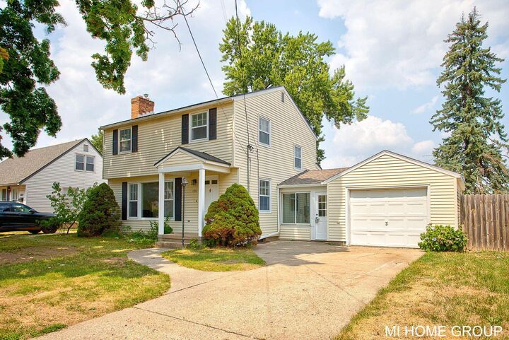 Property Photo:  1313 Ellsmere Street NE  MI 49505 