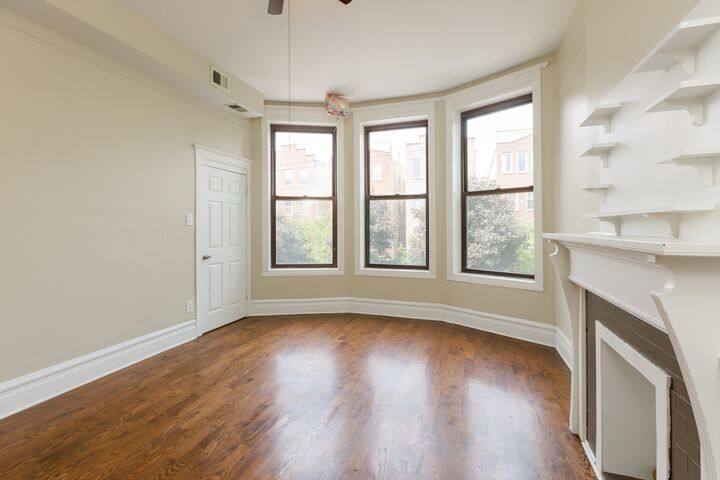 Property Photo: 2445 W Harrison Street 2 IL 60612