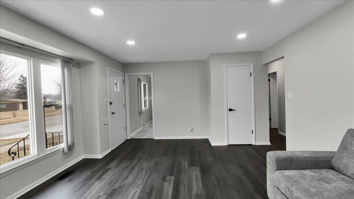 Property Photo: 406 N Park Drive IL 60425