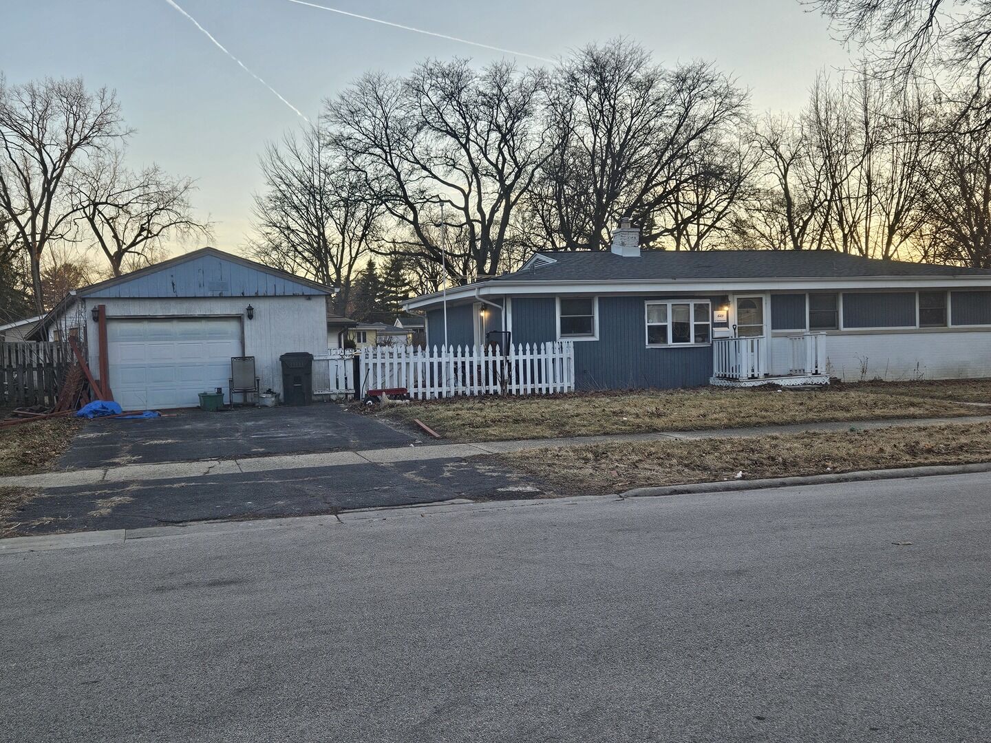 Property Photo: 649 E Eisenhower Avenue IL 60074