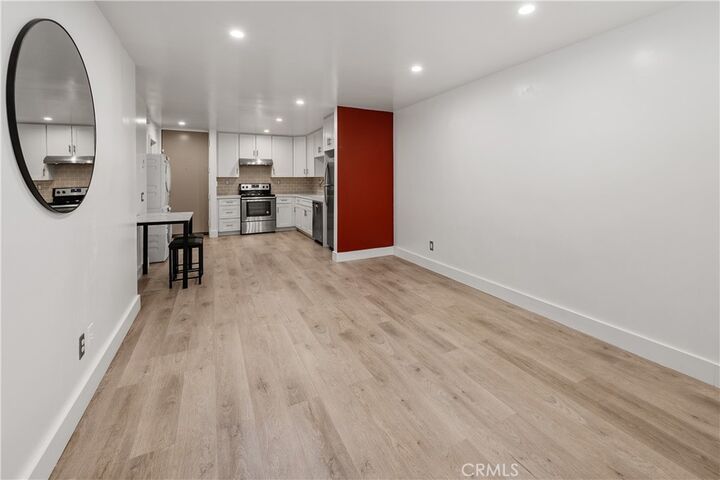 Property Photo:  532 N Rossmore Avenue 107  CA 90004 
