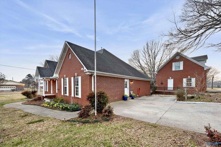 Property Photo: 21669 Holt Road AL 35613