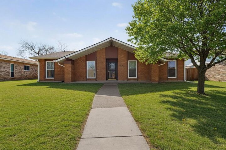 Property Photo:  2114 Lymington Road  TX 75007 