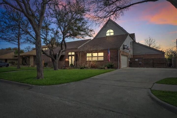 Property Photo:  1426 Hidden Oaks Circle  TX 76210 