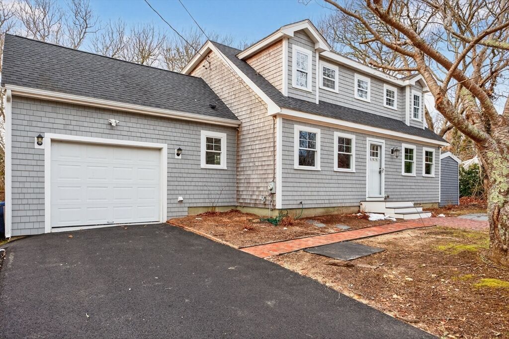Property Photo:  141 Braeside Rd  MA 02540 