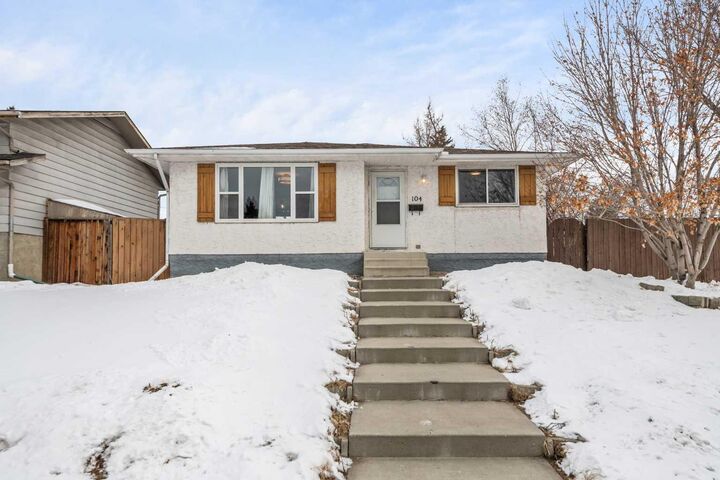 Property Photo: 104 Doverthorn Close SE AB T2B 2G6