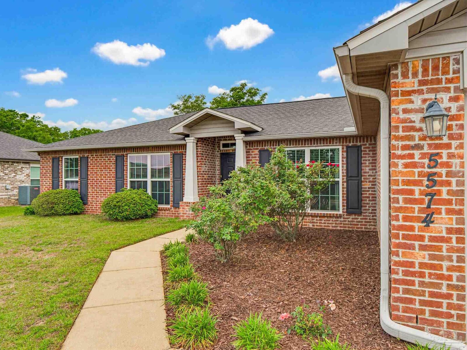 Property Photo:  5574 Mill Race Circle  FL 32571 