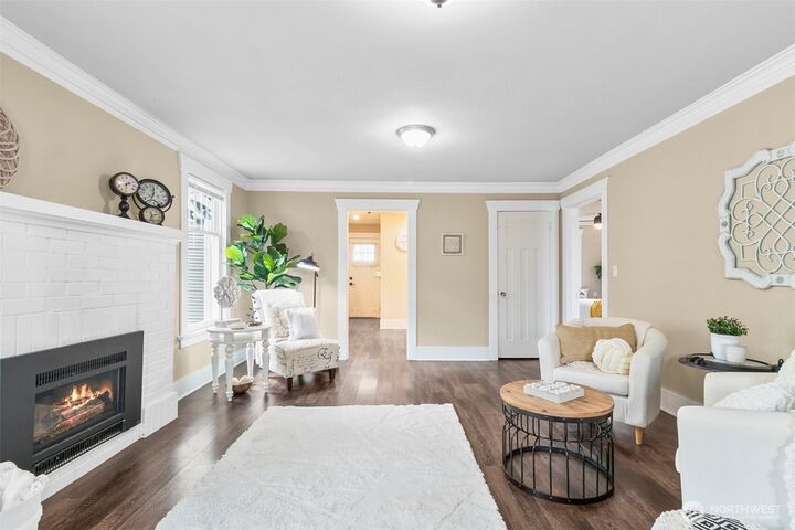 Property Photo:  1203 N 2nd Street  WA 98057 