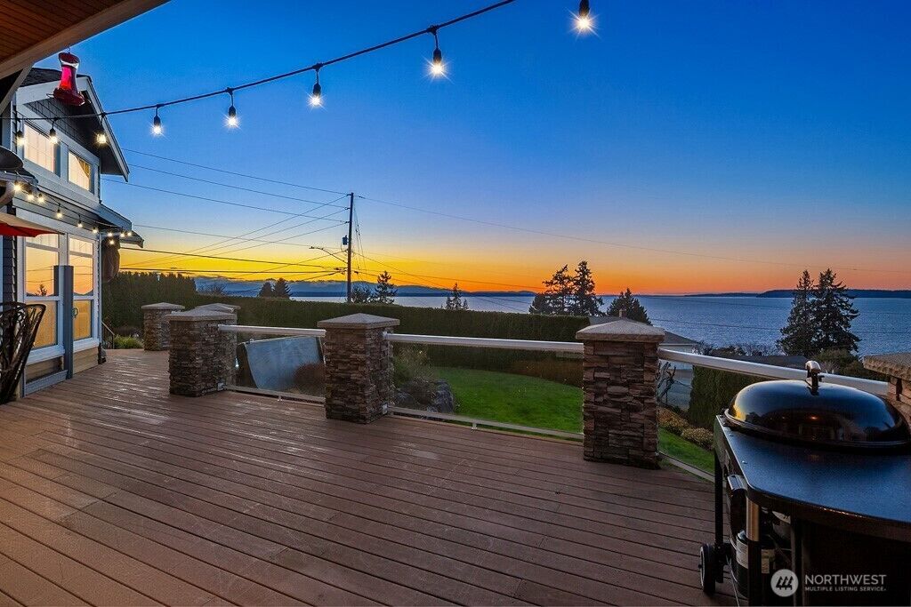Property Photo: 17003 Talbot Road WA 98026