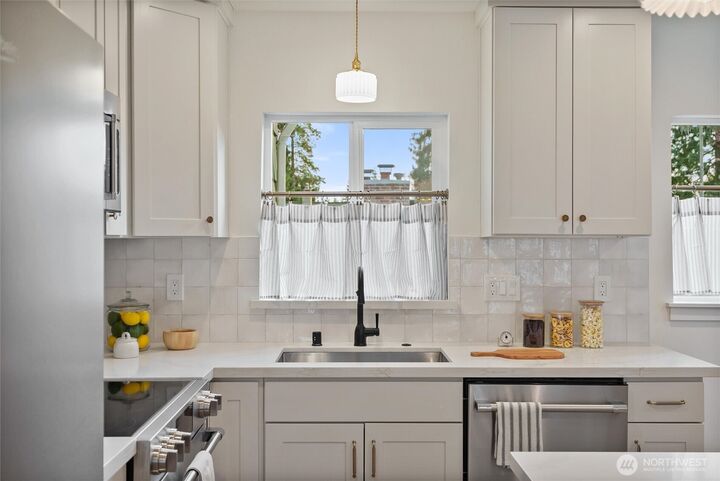 Property Photo:  14016  2nd Avenue NW  WA 98177 