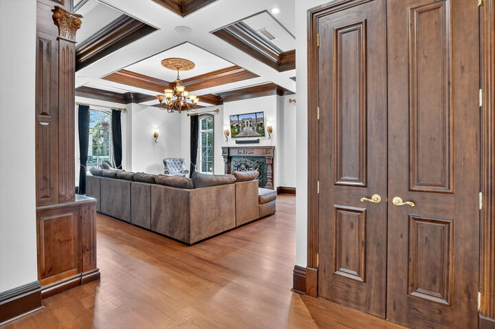 Property Photo:  377 E Coconut Palm Road  FL 33432 