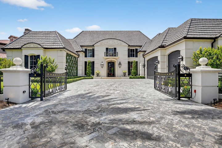 Property Photo:  377 E Coconut Palm Road  FL 33432 