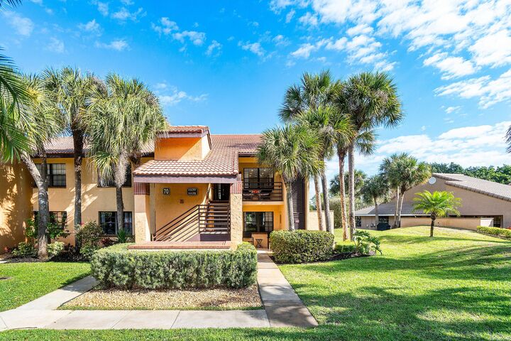 Property Photo: 11177 Aspen Glen Drive 206 FL 33437