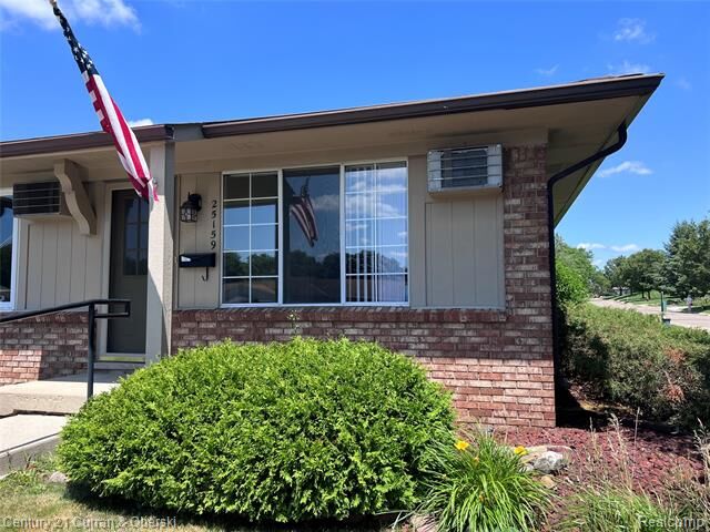 Property Photo:  25159 Franklin Terrace 8  MI 48178 