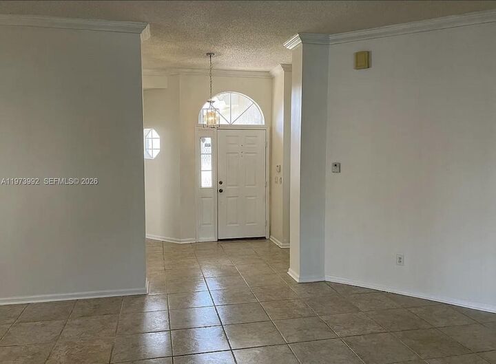 Property Photo:  2385 SE 7th Pl  FL 33033 