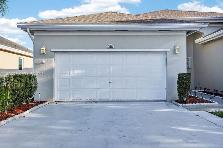 Property Photo:  2385 SE 7th Pl  FL 33033 