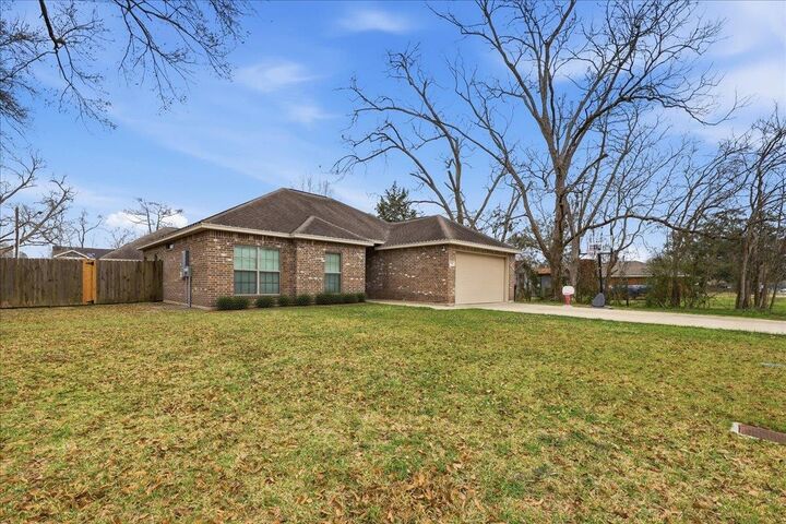 Property Photo: 360 Guedry TX 77659-9999