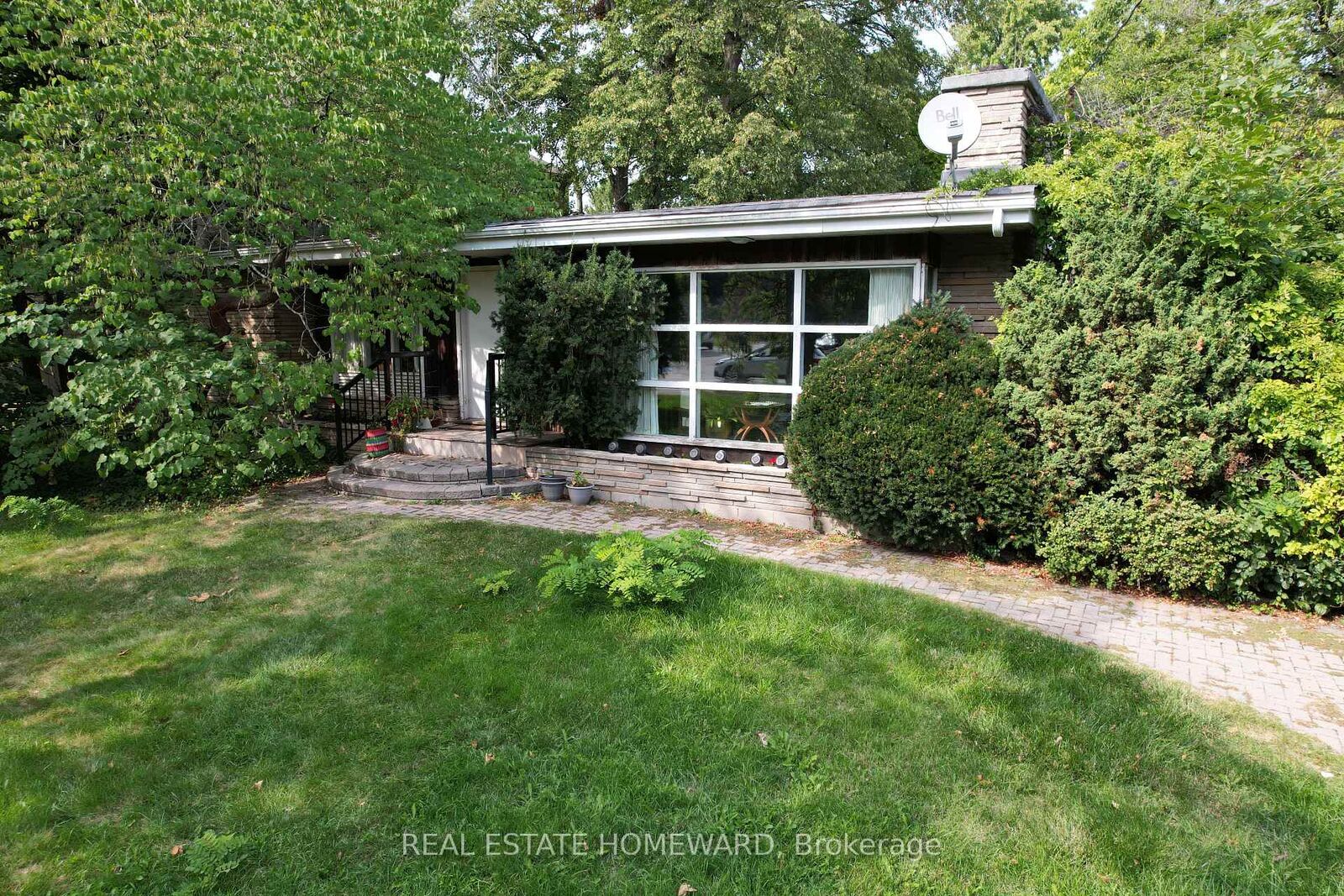 Property Photo: 2441 Old Carriage Road ON L5C 1Y6