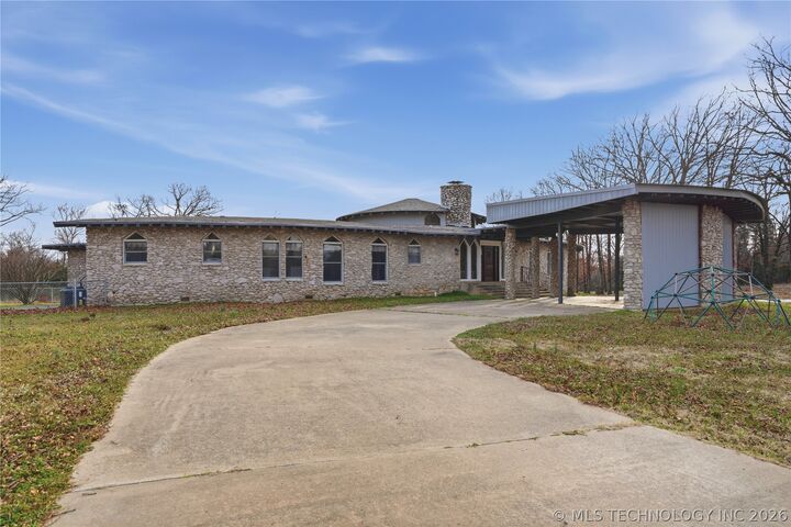 Property Photo:  140 W Taylor Drive  OK 74955 