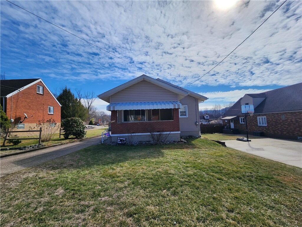 Property Photo:  428 Greenwood Ave  PA 15132 