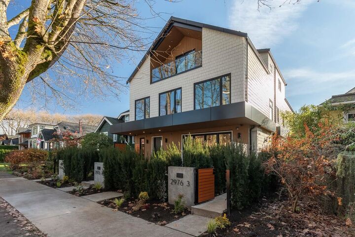 Property Photo:  2976 W 13th Avenue 3  BC V6K 2T9 