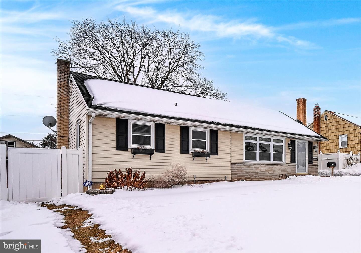 Property Photo:  530 N Mount Joy Street  PA 17022 
