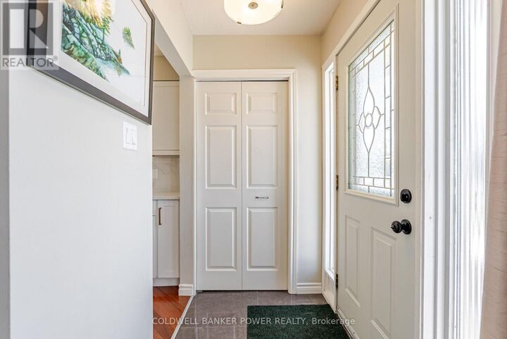 Photo de la propriété:  18 Stirling Crescent  ON N5P 3R3 