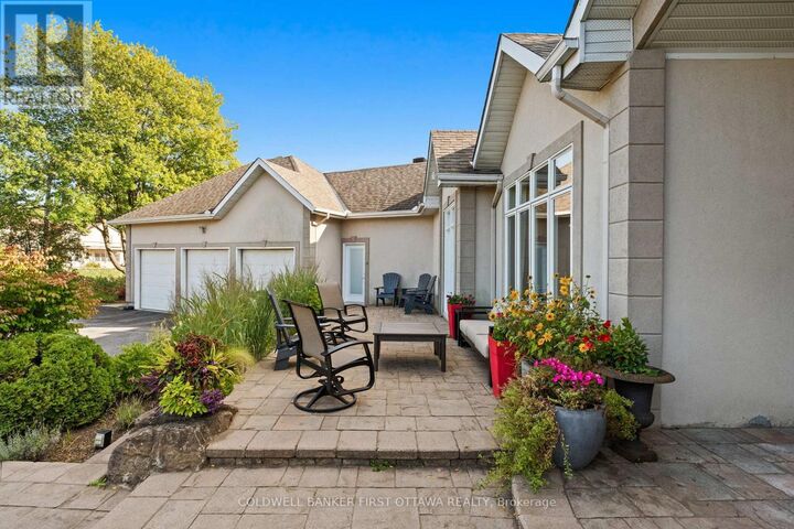 Property Photo: 358 River Road ON K1V 1R8