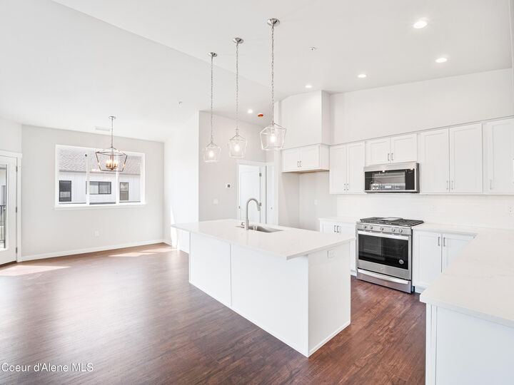 Property Photo:  928 E Railroad Ave  ID 83854 