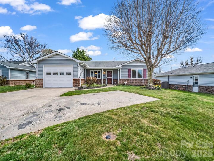 Property Photo:  220 Dartcrest Drive  NC 28792 