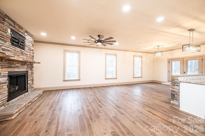 Property Photo:  1610 Summerlin Place  NC 28658 