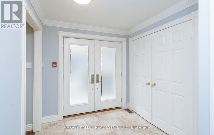 Property Photo:  22 Lower Village Gate  ON M5P 3L7 