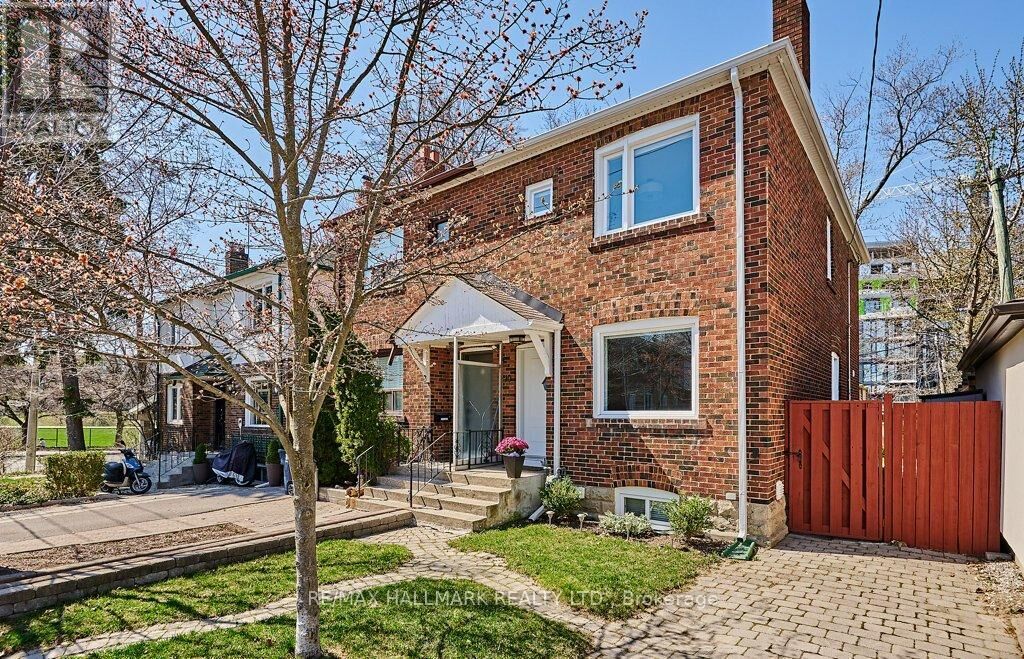 Property Photo:  10 Elm Road  ON M5M 3T2 