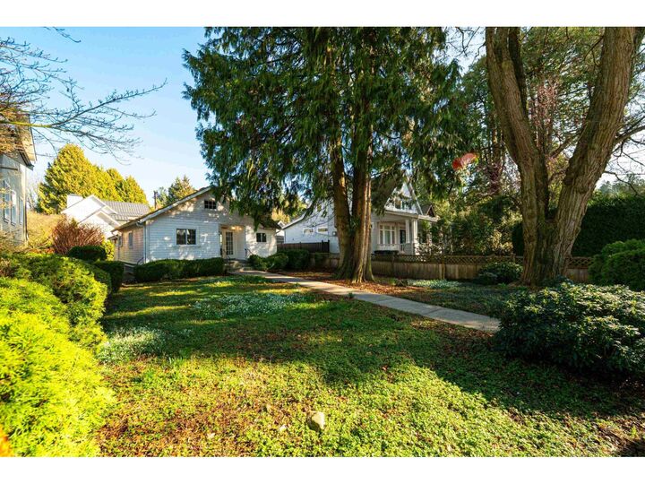 Property Photo:  2680 McBride Avenue  BC V4A 3G1 