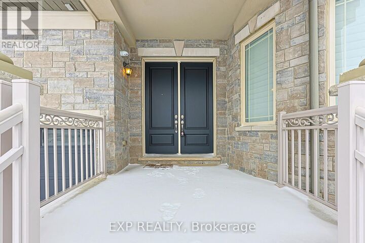 Property Photo:  95 Chesney Crescent  ON L4H 4A5 