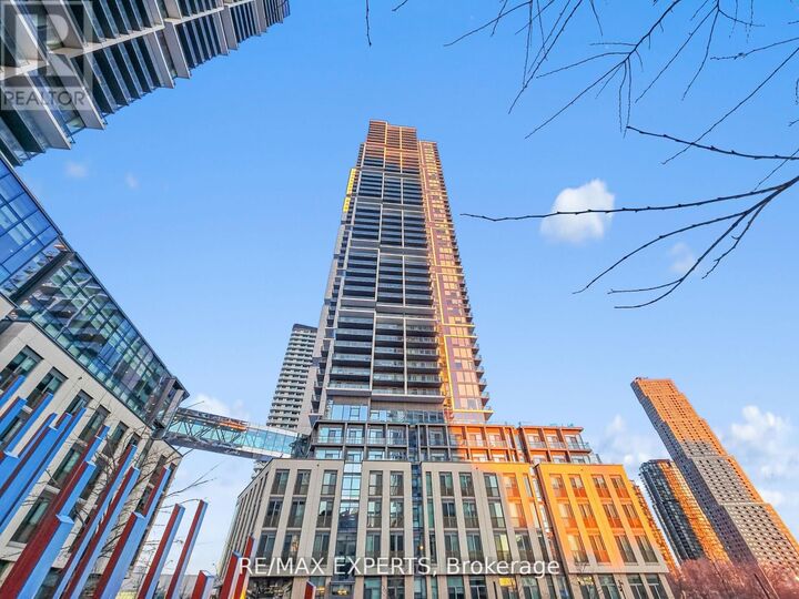 Property Photo: 7890 Jane Street 4701 ON L4K 0K9