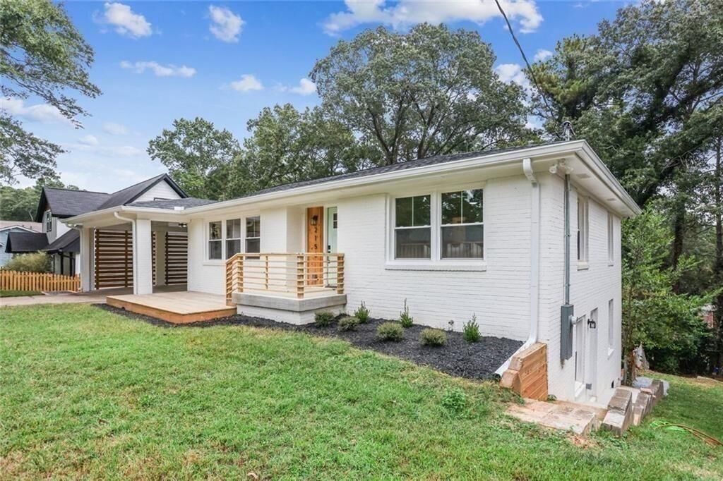 Property Photo: 2152 Edgemore Drive SE GA 30316