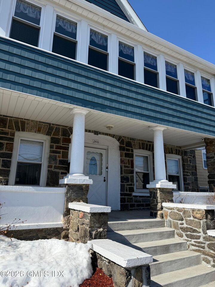 Property Photo:  240 Hamilton Avenue 2  CT 06830 