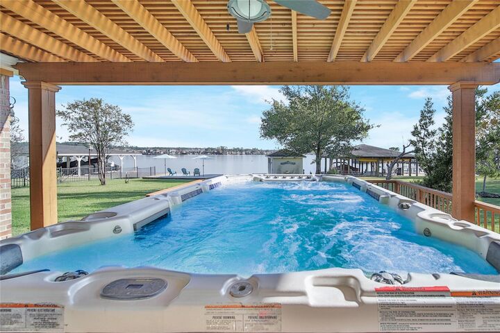 Property Photo:  9698 E Shore Drive  TX 77318 