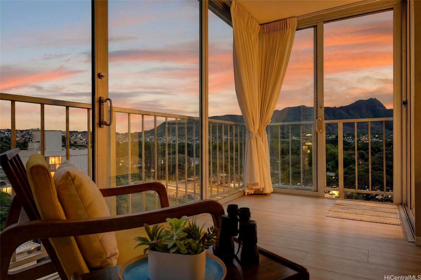 Property Photo: 2575 Kuhio Avenue 904 HI 96815