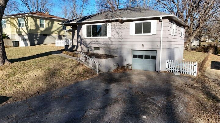 Property Photo:  1519 S 39th Street  MO 64507 