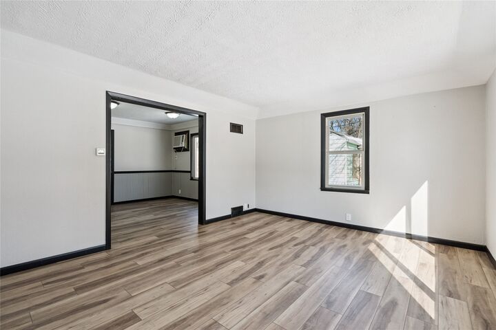 Property Photo:  1300 E 34th Street  IA 50317 