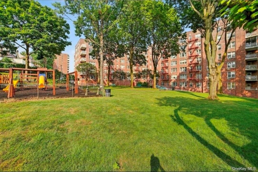 Property Photo:  333 Bronx Rive Road #707  NY 10704 