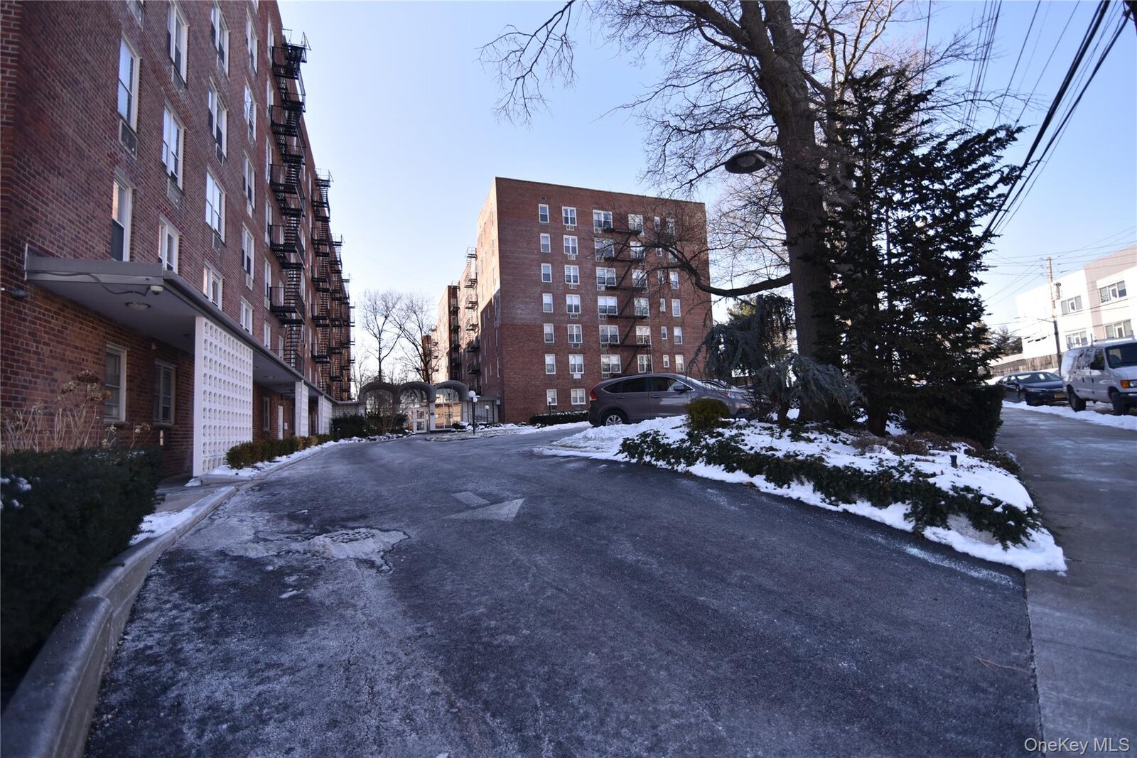 Property Photo:  54-44 Little Neck Parkway 6H  NY 11362 